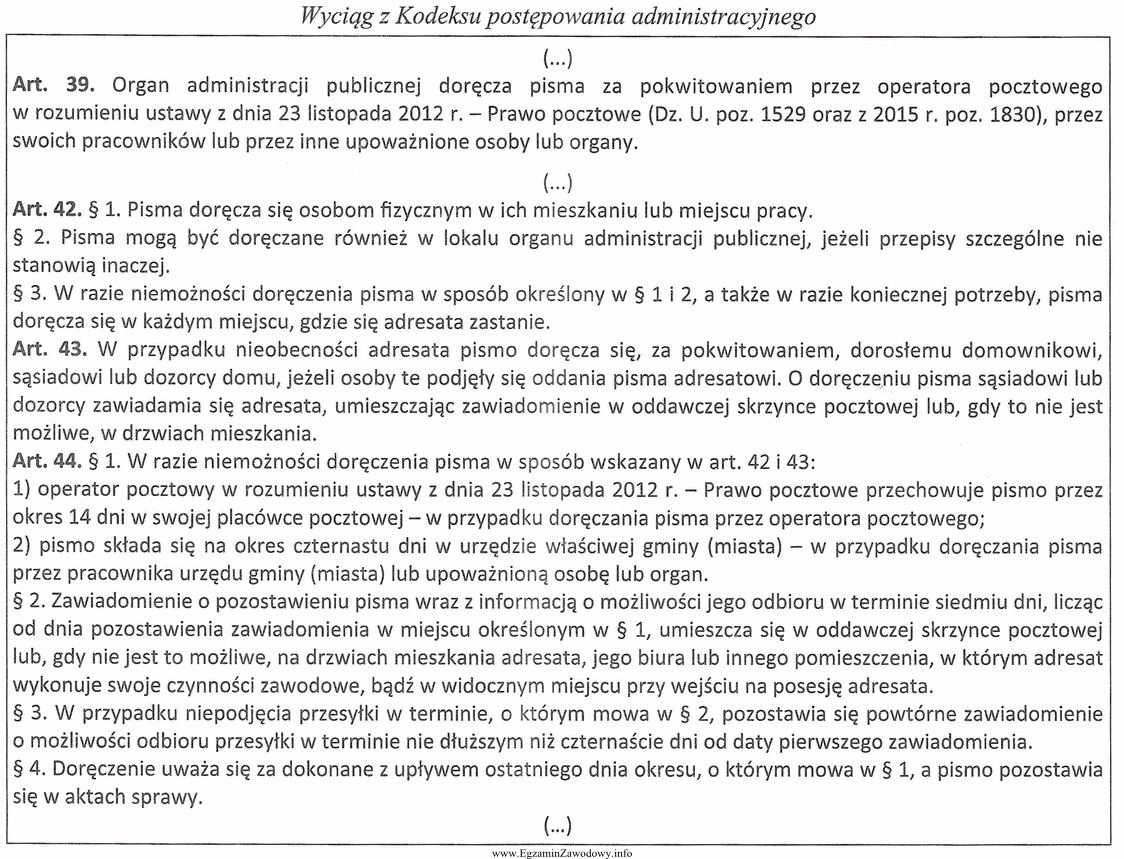 Jeżeli organ doręcza pismo przez operatora pocztowego, w 