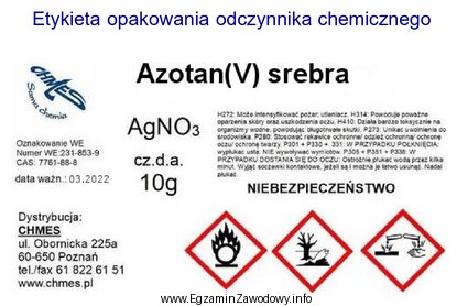 Z informacji zawartych na przedstawionej etykiecie opakowania odczynnika chemicznego wynika, 