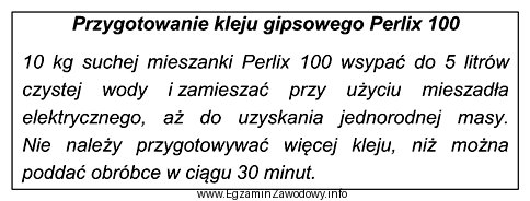 Na podstawie instrukcji producenta kleju gipsowego określ, ile wody 