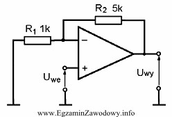 Na wejście wzmacniacza, którego schemat pokazano na rysunku, 