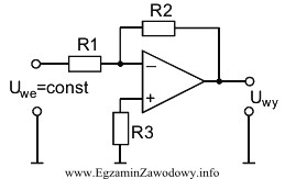 W układzie wzmacniacza przedstawionym na rysunku, należy dwukrotnie 