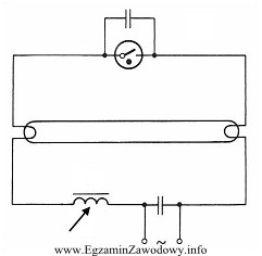 Jaką rolę pełni element elektryczny wskazany strzałką w 